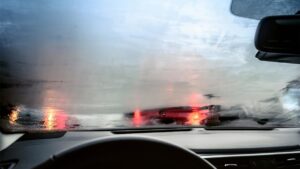 Почему потеют окна в машине и что делать: полное руководство по устранению проблемы Почему потеют окна в машине и что делать: полное руководство по устранению проблемы