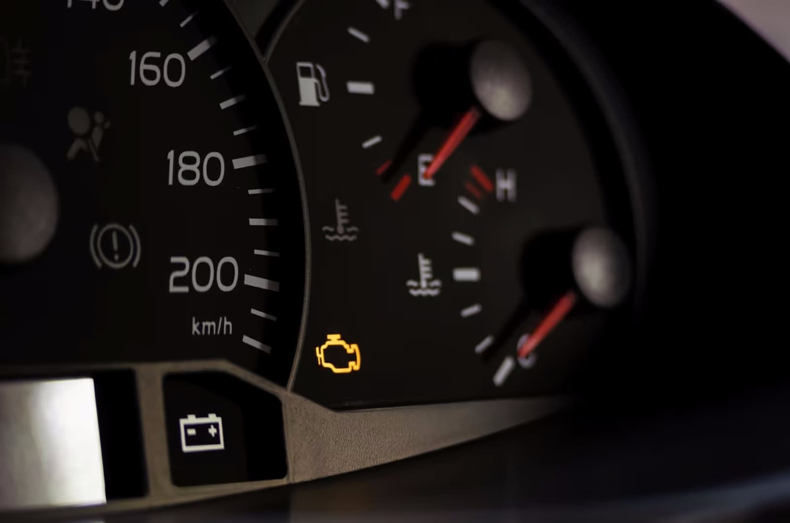 Причини появи індикатора Check Engine на панелі приладів